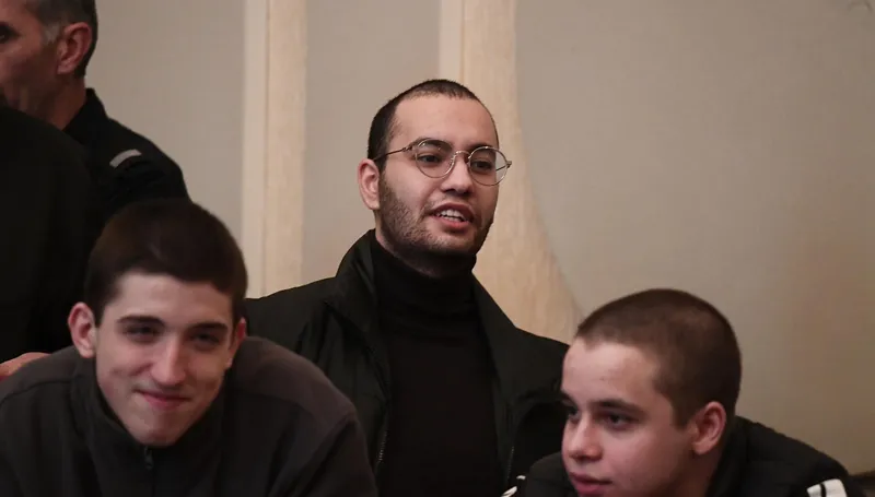 ზვიად ცეცხლაძე შეწყალების დღეს ყველაზე არაადამიანური ქმედება ჩაიდინე, როგორ ფიქრობ, ეს არ არის წამება? მაიძულებ ტელევიზორში ვუყურო როგორ იყინება დედაჩ...