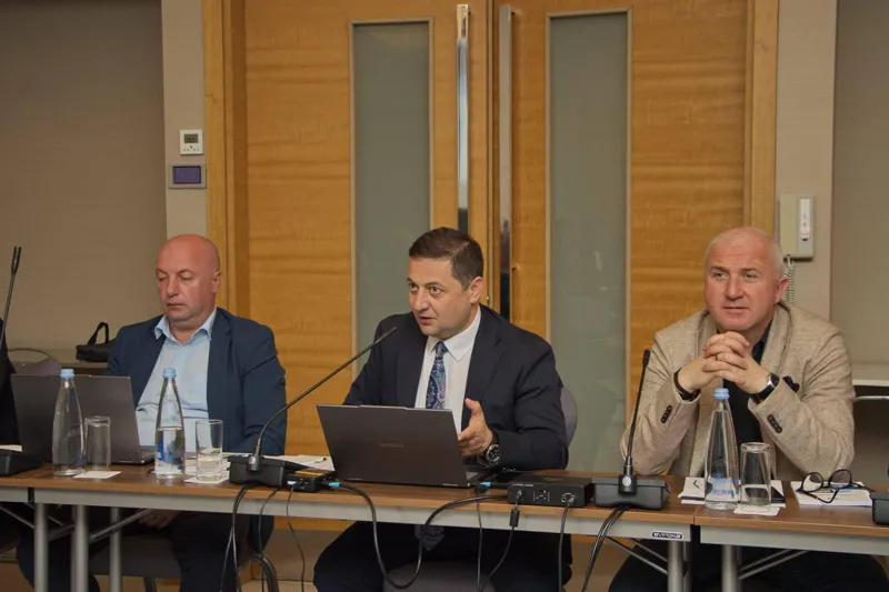სტატისტიკის სამსახურმა იმერეთისა და რაჭა-ლეჩხუმის და ქვემო სვანეთის რეგიონის მმართველობისა და თვითმმართველობის წარმომადგენლებთან გასვლითი სამუშაო შეხვედრა გამართა