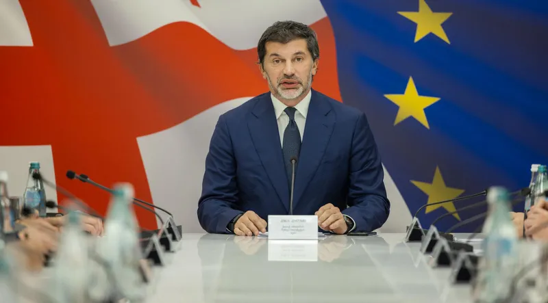 კახა კალაძის განცხადებით, სადგურის მოედანთან არსებულ ბაზრობაზე ხანძრის შედეგად დაზარალებულებისთვის მუნიციპალიტეტი დახმარების პაკეტს ამუშავებს
