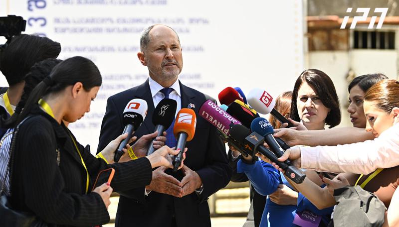 Pawel Herczyński: 非常遗憾的是，对欧盟的攻击继续，甚至增加了，但是我们不会去任何地方，我们留在这里——我正在尽力做好我的工作。