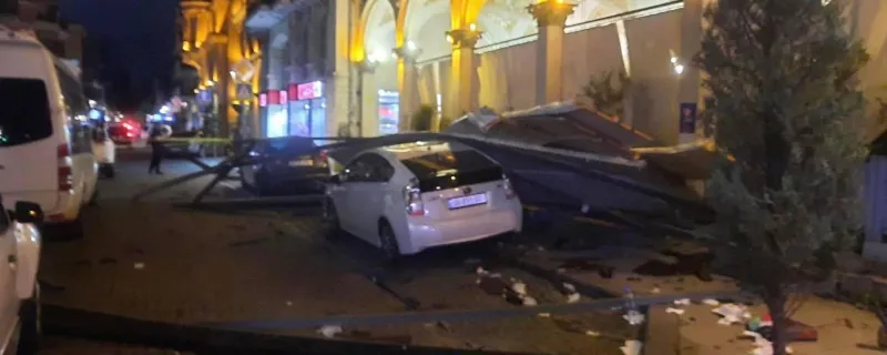 ბათუმში, პიაცას მოედანთან ძლიერი ქარის გამო სამშენებლო ინვენტარის ჩამოშლის შედეგად, ცოლ-ქმარი დაშავდა