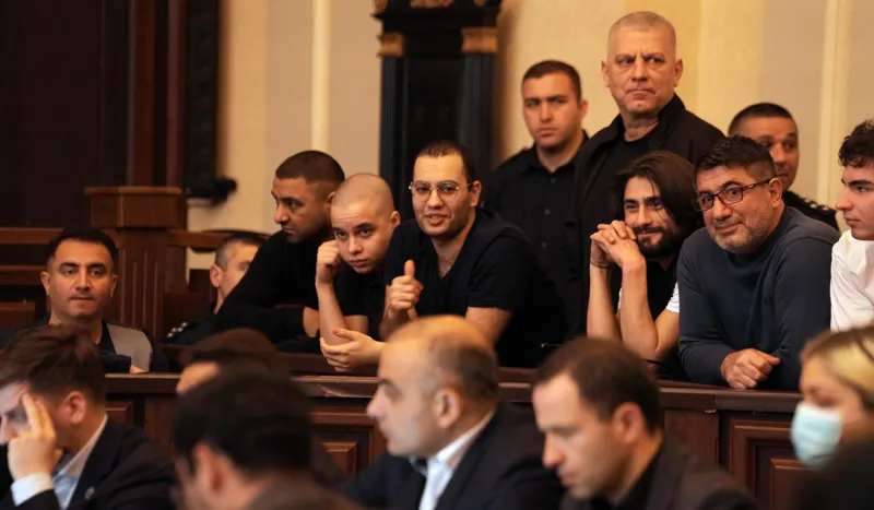 თბილისის საქალაქო სასამართლოში აქციების დროს დაკავებული ზვიად ცეცხლაძისა და კიდევ შვიდი პირის სასამართლო პროცესი მიმდინარეობს