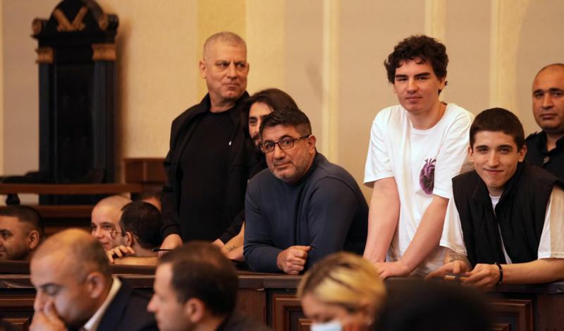 维普希亚·卡斯拉泽，一个证人，对调查员关于视频录像的谈话：为什么你没有下令进行音频检查？为 什么我被关在监狱里？