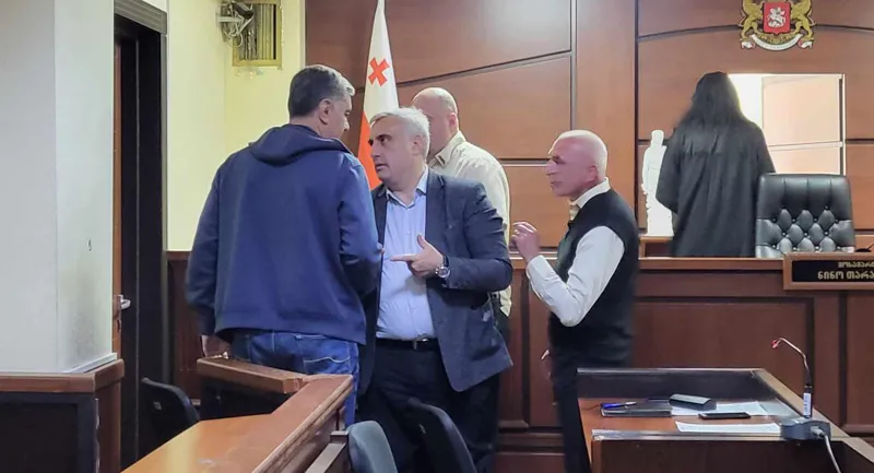 სასამართლომ ირაკლი ოქრუაშვილს გირაო პატიმრობით შეუცვალა - ოქრუაშვილი სხდომათა დარბაზშივე დააკავეს