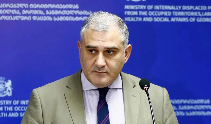 米哈伊尔·萨尔维拉泽：在抗议期间，有由酒精引起的中毒案例，甚至可能由烟火引起——我相信不是恰库纳什维利家族的说法，而是高度合格的毒理学家。