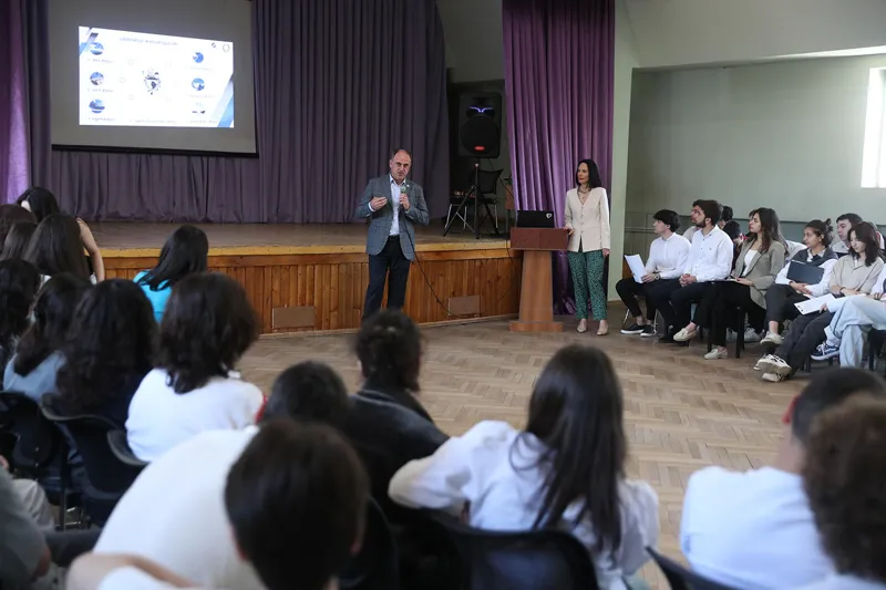 დავით ნარმანიამ საჯარო სკოლის მოსწავლეებს ენერგეტიკისა და ეკონომიკის საფუძვლები გააცნო