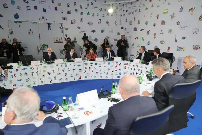 Within the framework of the European Political Community summit, the Prime Minister participated in a roundtable discussion on “Strengthening Europe's Security and Democratic Resilience"