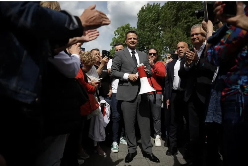 ეგზიტპოლების მიხედვით, პოლონეთის საპრეზიდენტო არჩევნების პირველ ტურში ტუსკის პარტიის კანდიდატი რაფალ ტრჟასკოვსკი 30.8%-ით ლიდერობს - დაინიშნება მეორე ტური