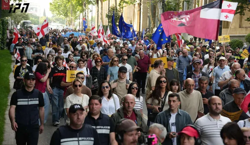 Citizens are gathering on Rustaveli Avenue