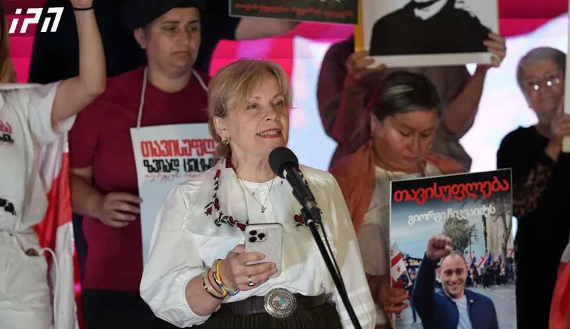 Rasa Juknevičienė：格鲁吉亚人，你们是英雄！你们的斗争是我们共同的斗争，为欧洲而战的斗争。独裁者害怕他们自己的人民——有一个害怕“debidzination”的人，这是不可避免的，因为该政权和格鲁吉亚的欧洲未来不相容。