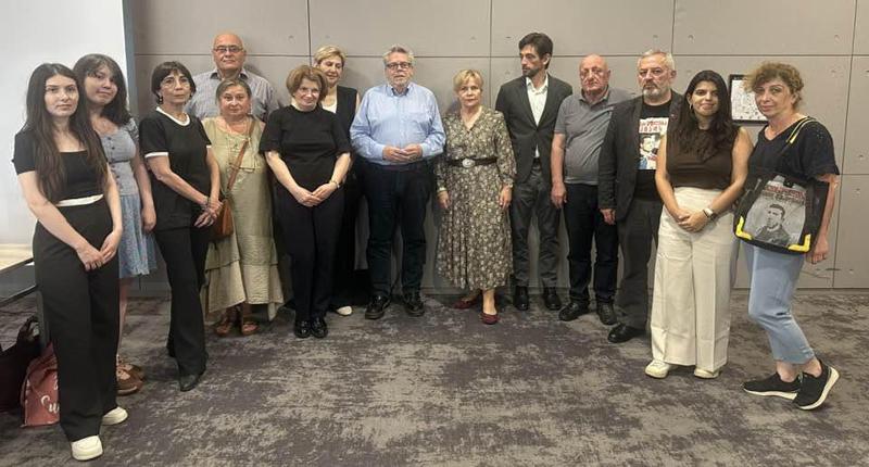 Rasa Juknevičienė：在第比利斯，欧洲议会代表团的成员会见了被拘留者的亲属——我们被要求会见被监禁的记者姆齐娅·阿马格洛贝利，但当局没有给予许可，我们并不感到惊讶。