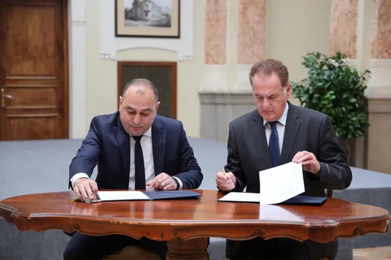 საკონსტიტუციო სასამართლოსა და ილია ჭავჭავაძის სახელობის ეროვნულ ბიბლიოთეკას შორის ურთიერთთანამშრომლობის მემორანდუმი გაფორმდა