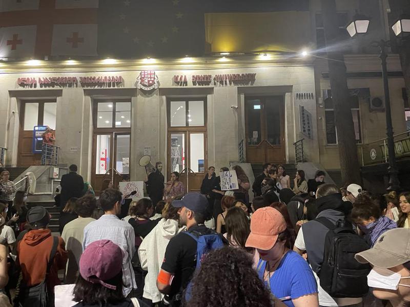 伊利亚州立大学的一些学生在6月2日宣布罢工。