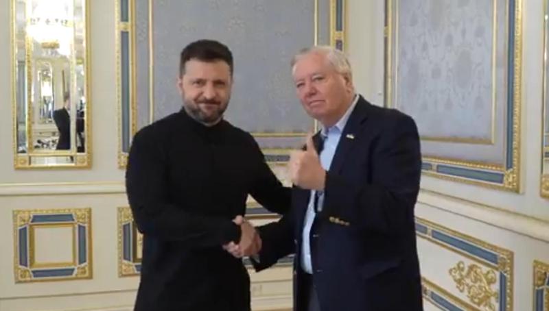 ვოლოდიმირ ზელენსკი კიევში რუსეთის წინააღმდეგ მასშტაბური სანქციების კანონპროექტის ავტორ სენატორებს შეხვდა