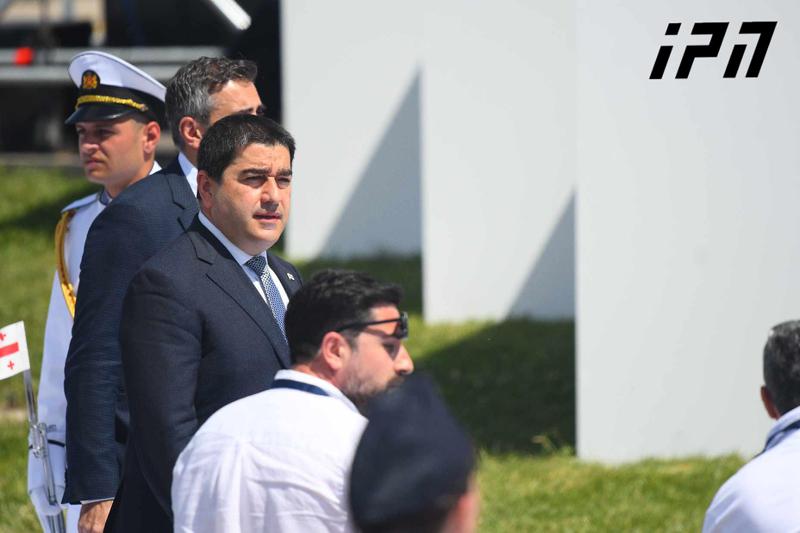 Shalva Papuashvili: 你已经证明了，即使在最困难的情况下，在侮辱和身体攻击的背景下，你尽最大努力履行了你的职责，并正确管理了流程。