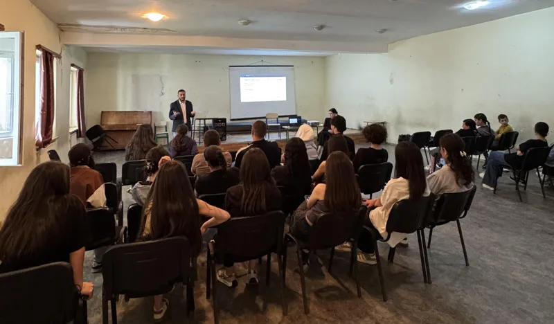 GCCA ცნობიერების ამაღლებას მიზნით კასპის, ქარელის და ხაშურის სკოლებში შეხვედრებს მართავს