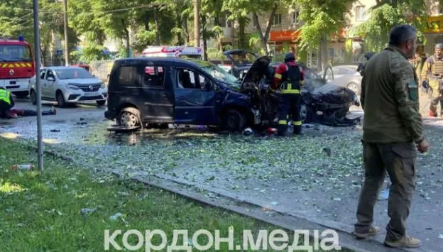 რუსებმა სუმის ცენტრს დაარტყეს, რის შედეგადაც, 3 ადამიანი დაიღუპა და 20 დაშავდა