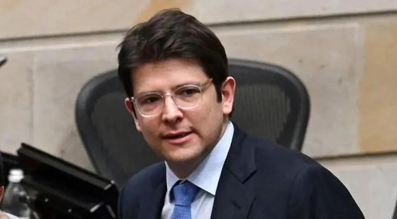 კოლუმბიაში პრეზიდენტობის პოტენციურ კანდიდატს ესროლეს, ეჭვმიტანილი დაკავებულია