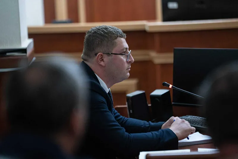 გიორგი ახობაძის პროცესზე ბრალდებულს, დაცვის და ბრალდების მხარეებს შორის სიტყვიერი დაპირისპირება მოხდა