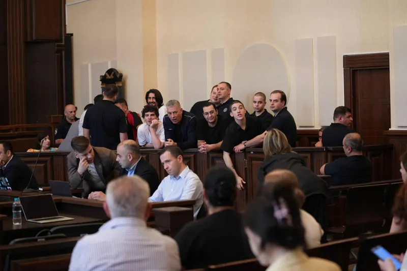 თბილისის საქალაქო სასამართლოში, ზვიად ცეცხლაძისა და კიდევ შვიდი პირის სასამართლო პროცესი მიმდინარეობს