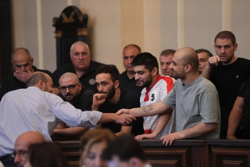 ანდრო ჭიჭინაძის, იუმორისტ ონისე ცხადაძისა და კიდევ 9 პირის ადვოკატებმა მოსამართლე ნინო გალუსტაშვილის აცილების შუამდგომლობა დააყენეს