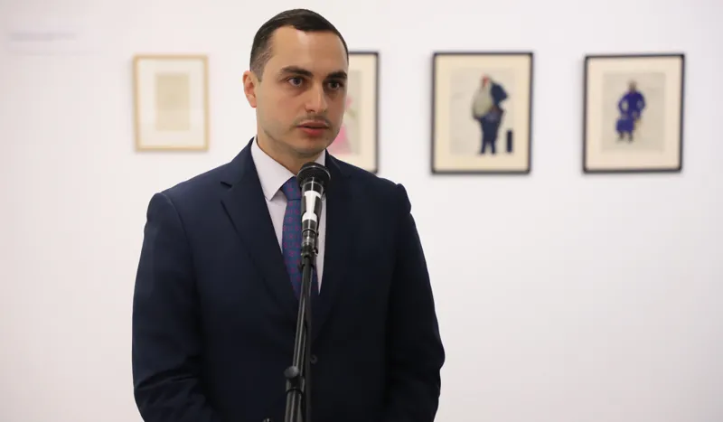 გიორგი ჯინჭარაძემ სტუდენტებს ალექსანდრე შარვაშიძის ნამუშევრების გამოფენაზე უმასპინძლა