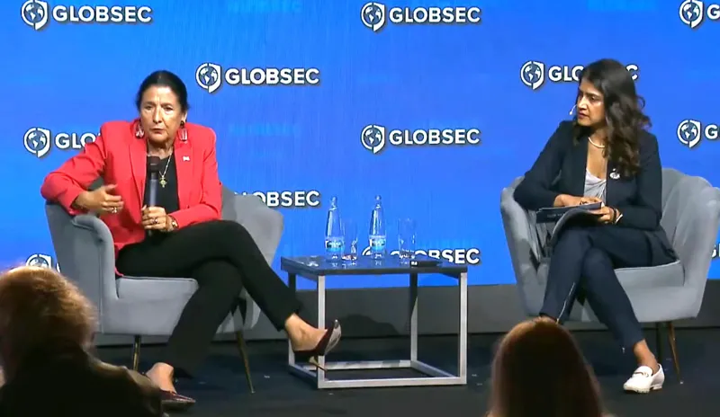 სალომე ზურაბიშვილი GLOBSEC-ის ფარგლებში დისკუსიაზე - სანქციები ძალიან მნიშვნელოვანია, ვინაიდან საქართველოს მსგავს პატარა ქვეყანაში სანქციები მუშაობს -  ეს მმართველ პარტიასა და მის პირველ წრეში დაძაბულობას, სისუსტეს ქმნის