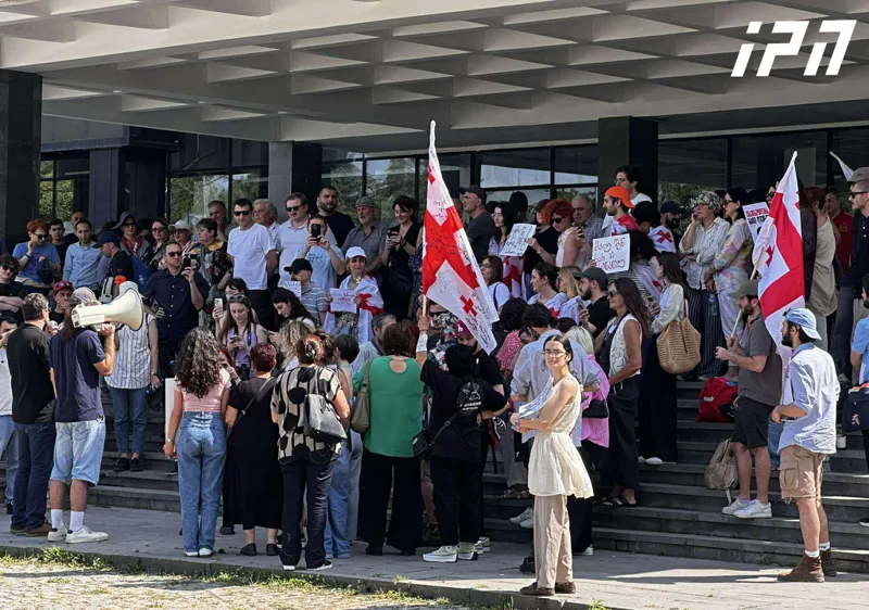 თელავში, მათე დევიძის მხარდამჭერი აქცია მიმდინარეობს