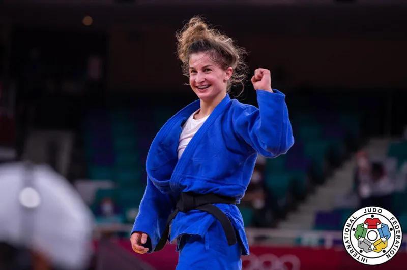 Eter Liparteliani 是世界冠军。