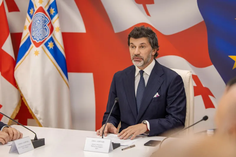 უნივერსიტეტისა და პეტრე ქავთარაძის ქუჩების დამაკავშირებელი ახალი გვირაბის მიმდებარედ სამუშაოების ბოლო ეტაპი დასრულდა