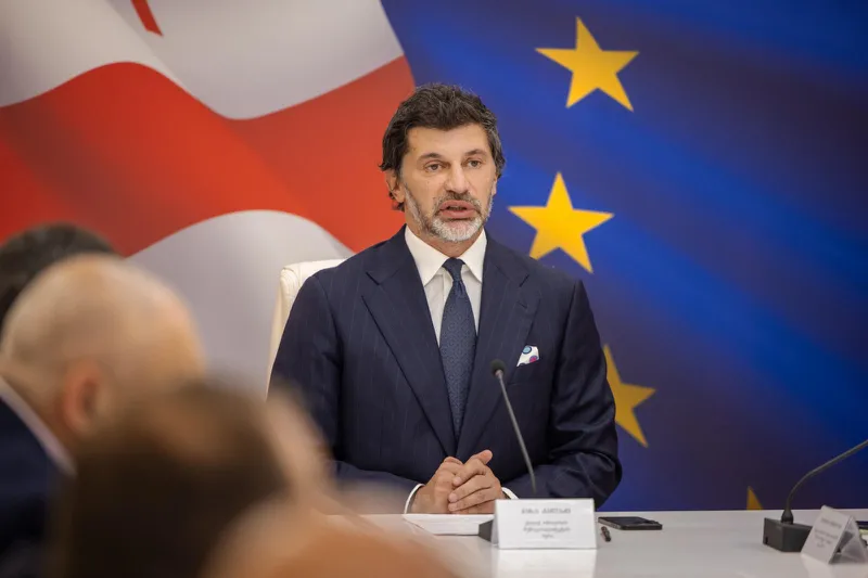 თბილისის მერი მოქალაქეებს მოუწოდებს, ელექტროდამტენებით აღჭურვილი საპარკინგე ადგილები არამიზნობრივად არ გამოიყენონ