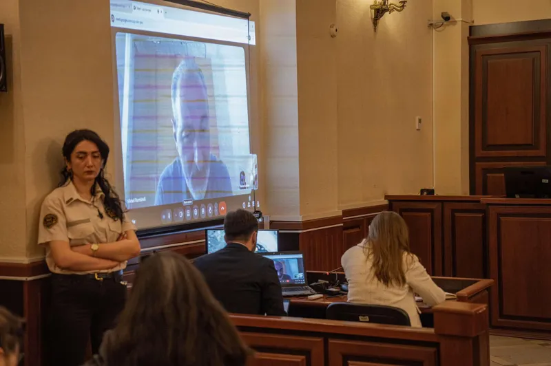 ანატოლი გიგაურის საქმეზე მოწმის სახით გამოკითხული მიხეილ რამიშვილის განცხადებით, პოლიციელებსა და მოქალაქეებს შორის დაპირისპირებისას, გაიგონა პოლიციელების მისამართით გიგაურის ნათქვამი: „რატომ მირტყამ, რატომ დამარტყი“
