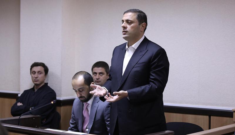 罗密欧·米考塔泽：我已经从所有教育机构以优异成绩毕业，我有一个家庭，并且我是荣 誉勋章的获得者——我从来没有、现在没有、将来也不会有任何意图去犯犯罪或从事任何非法行为。