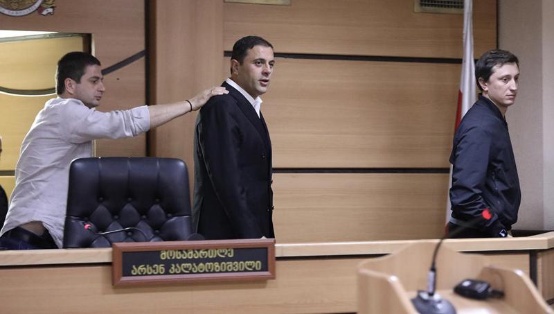 前经济部第一副部长罗密欧·米考塔泽的法庭程序正在第比利斯市法院进行。