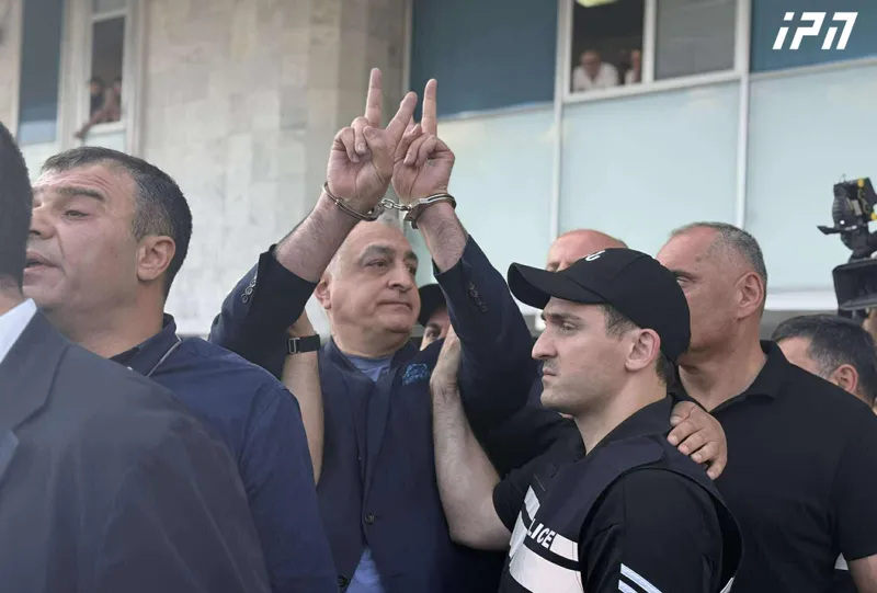 მამუკა ხაზარაძე და ბადრი ჯაფარიძე დააკავეს