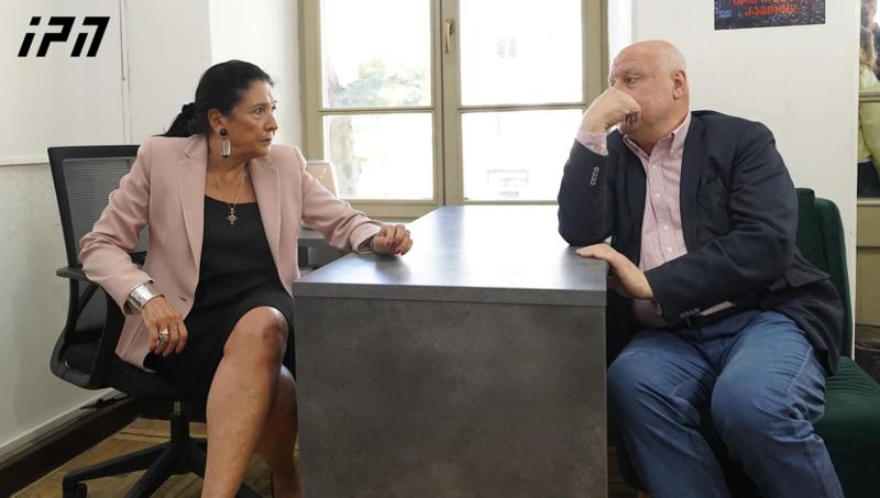 萨洛梅·祖拉比什维利到达战略构建者办公室。