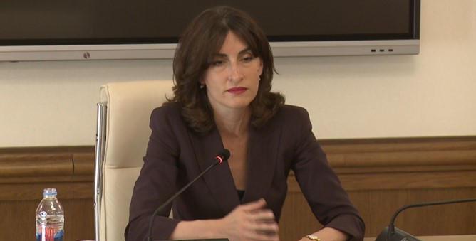 Maka Bochorishvili: 今天，最紧迫的问题是免签旅行——我们看到他们已经变  得活跃——Tina Bokuchava 已经多次提到它，其他人也正在提到它，即免签旅行的暂停是他们期望的事情之一。