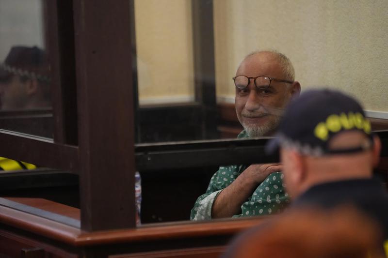 法院判处诗人 Zviad Ratiani 2年监禁。