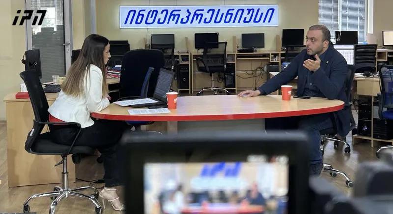 Giorgi Sioridze：对商业的批评是公平的。Khazaradze 和 Japaridze 是他们的伙伴；他们已经支持了许多人。那些保持沉默的人必须明白，正在发生的事情也是他们的责任——没有中立这种事！