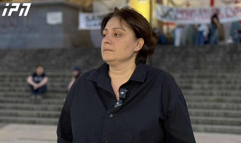 埃琳·霍什塔里亚：当苏联审判布罗茨基时，他们问：你的职业是什么？他回答：诗人，那个所谓的法官生气了，他不承认这个职业——布罗茨基现在人人皆知，苏联已经完蛋——这就是禁止政党的结局。