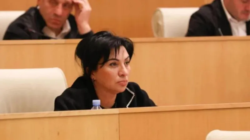 Irma Zavradasvhili to Giga Parulava: You probably staged this cord ballet for the “Gakharia society,” but I expected more - you should bow your head, not pose like Rodin, and apologize to the public