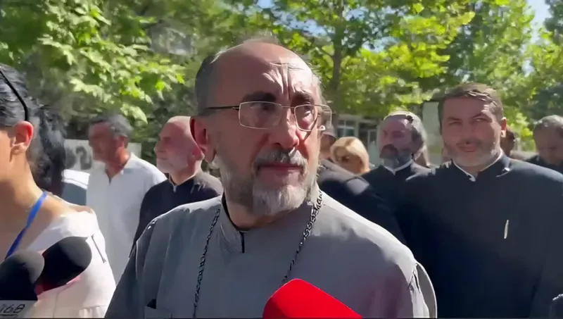 В Армении задержан архиепископ Микаэл Аджапаян