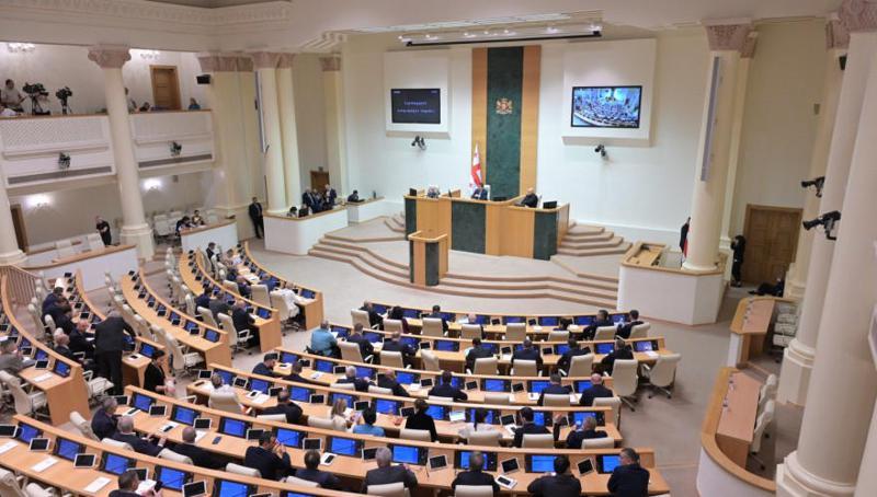 议会支持在第一读中废除前南奥塞梯自治州领土上的临时行政领土单位。