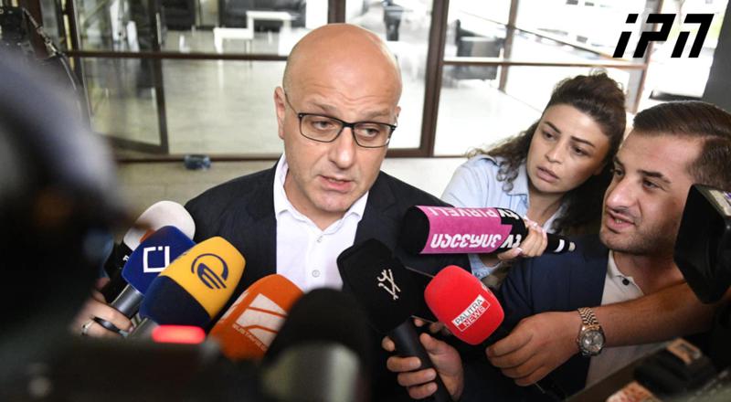 伊万·马查瓦里亚尼：在检察长办公室有关于在乔尔查纳开设检查站的问题——我解释了实际情况，这个事件我不知道——我是在电视上知道的，几周前。