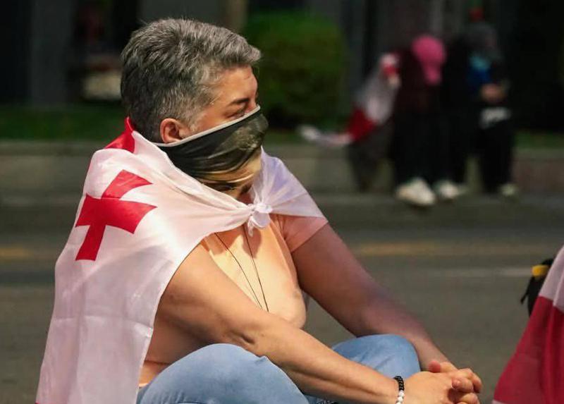 法院因公民活动家塔玛尔·吉奥尔加泽发布关于比济纳·伊万尼什维利的帖子而对其处以3000拉里罚款