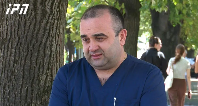 ლევან რატიანის ინფორმაციით, ამ დროისთვის თორნიკე რიჟვაძის მდგომარეობა დადებითი დინამიკითაა, თუმცა კვლავ მართვით სუნთქვაზე იმყოფება