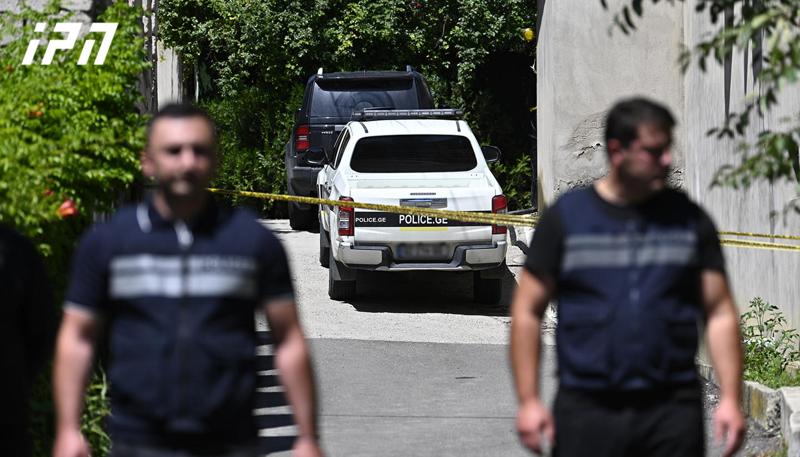 在萨加雷霍，阿列科·阿赫夫列迪亚尼的家中，调查行动仍在进行中，据可用的信息显示，托尼克·里日瓦泽企图自杀。