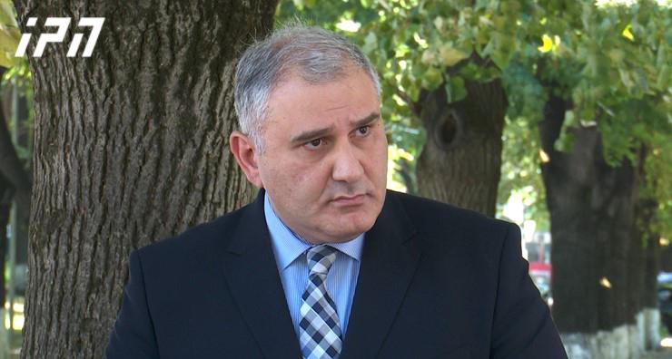 米哈伊尔·萨尔维拉泽：你告诉人们使用的物质根本不溶于水——这是基础化学！