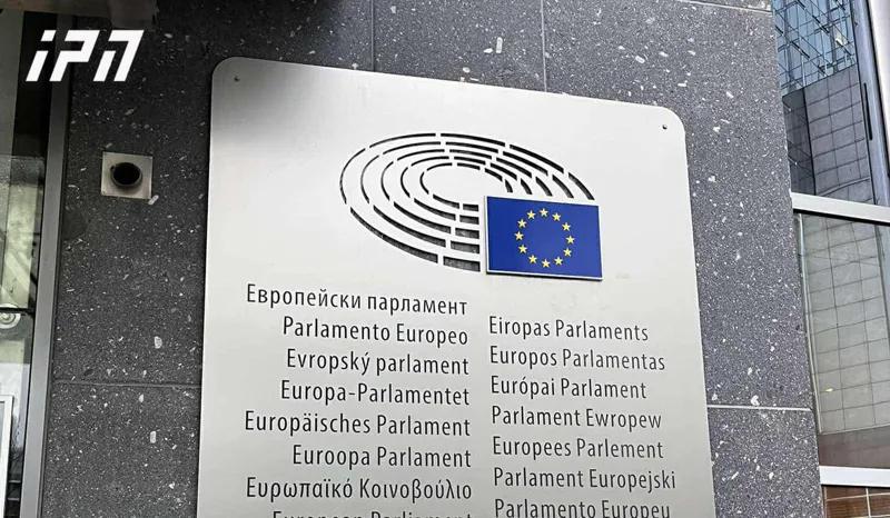 决议：欧洲议会谴责针对祖拉布·贾帕里泽、哈扎拉泽、巴德里·贾帕里泽、瓦沙泽、梅利亚、格瓦拉米亚和其他反对派政客的出于政治动机的指控和拘留，并认为他们是政治犯。