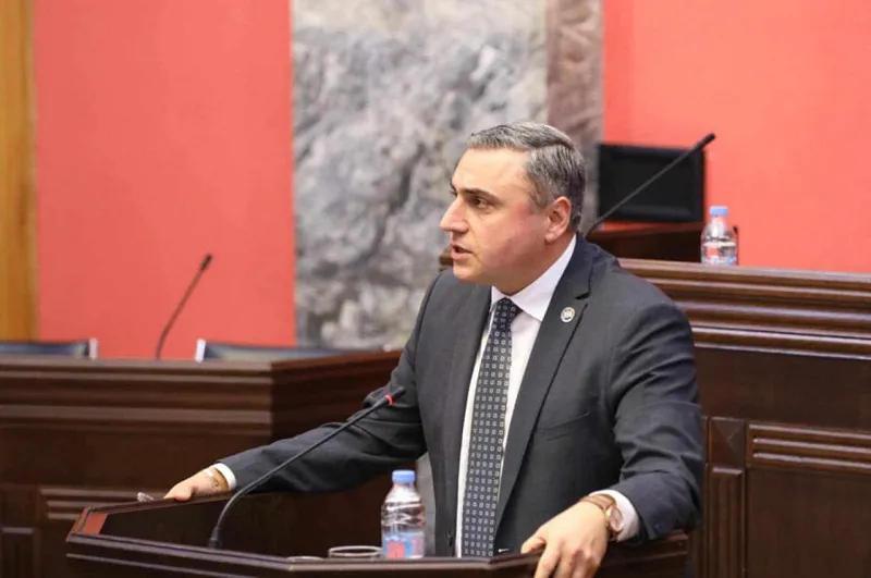 Davit Matikashvili：委员会既没有要求官员们出现在议会前，官员们自己也没有主动接近委员会——这就是我们现在的状况。